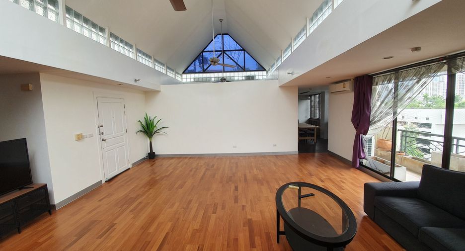 For rent 3 bedrooms condo in Watthana, Bangkok