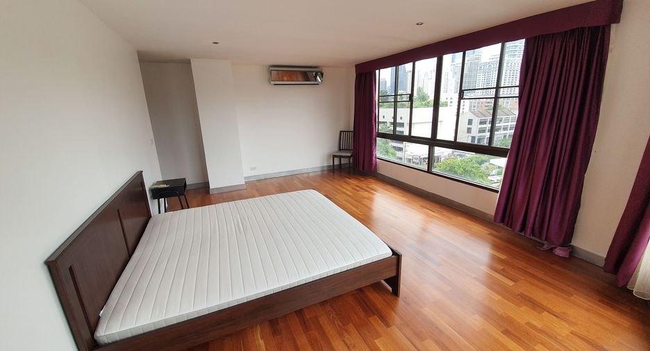 For rent 3 bedrooms condo in Watthana, Bangkok