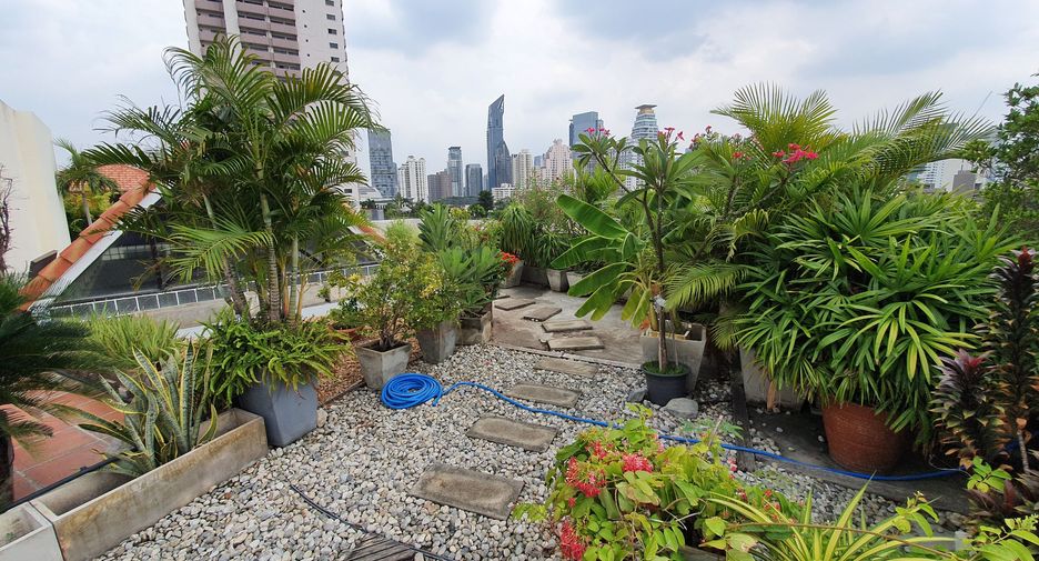 For rent 3 bedrooms condo in Watthana, Bangkok