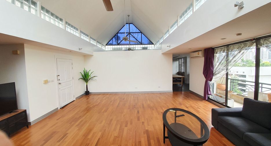 For rent 3 bedrooms condo in Watthana, Bangkok