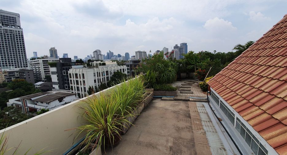 For rent 3 bedrooms condo in Watthana, Bangkok