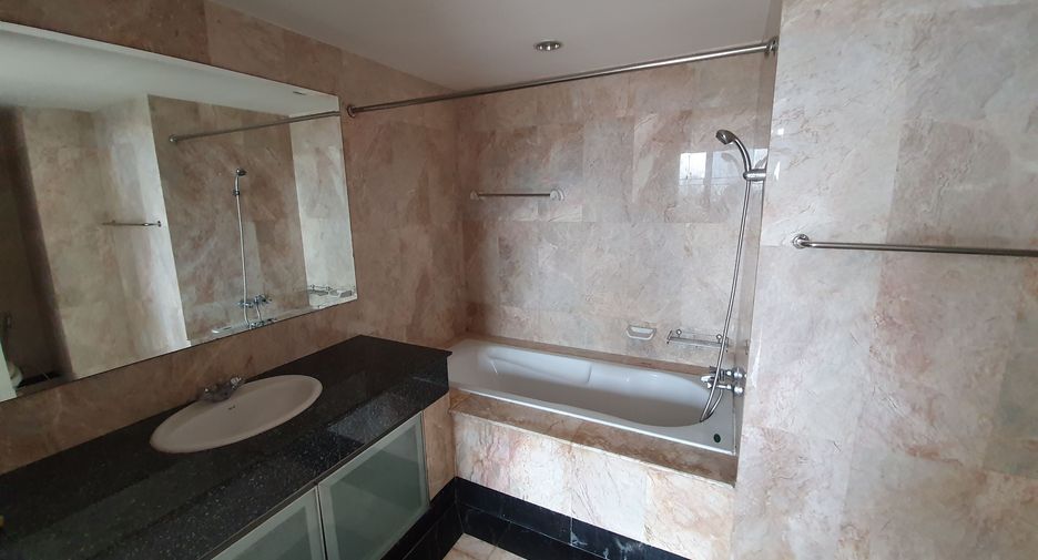 For rent 3 bedrooms condo in Watthana, Bangkok