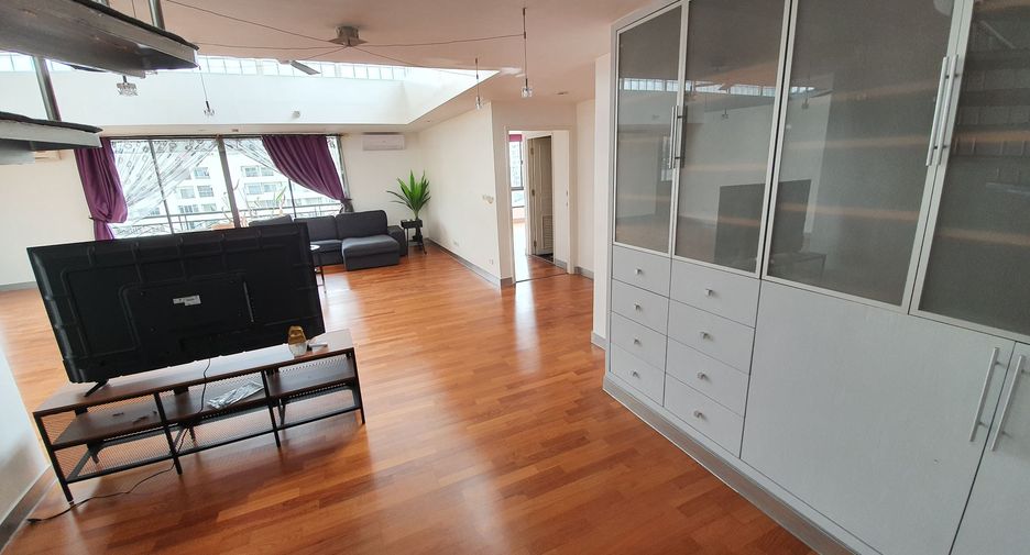 For rent 3 bedrooms condo in Watthana, Bangkok