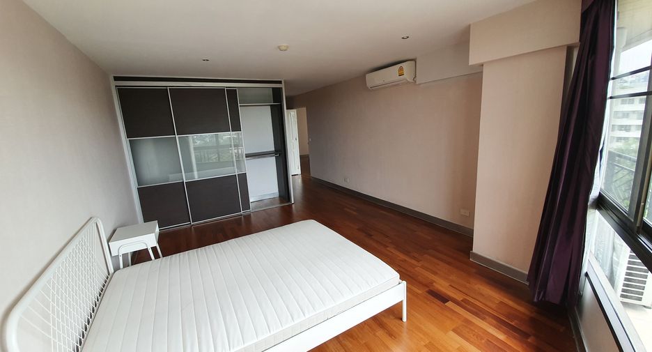 For rent 3 bedrooms condo in Watthana, Bangkok
