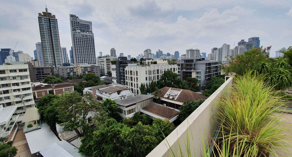 For rent 3 bedrooms condo in Watthana, Bangkok
