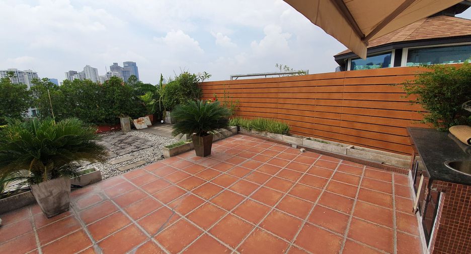 For rent 3 bedrooms condo in Watthana, Bangkok