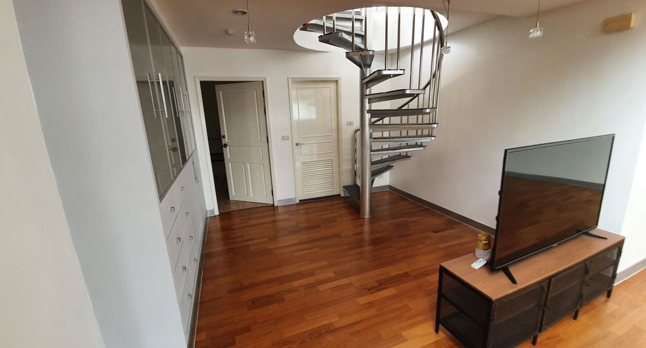 For rent 3 bedrooms condo in Watthana, Bangkok