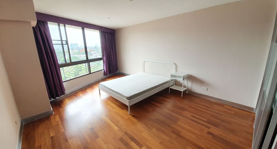 For rent 3 bedrooms condo in Watthana, Bangkok