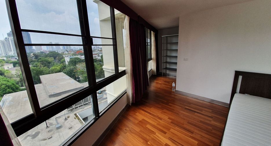 For rent 3 bedrooms condo in Watthana, Bangkok
