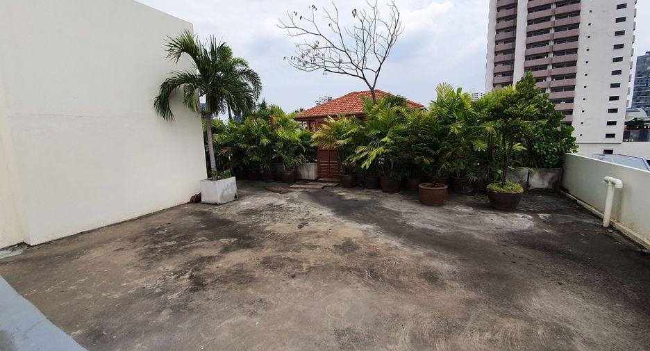 For rent 3 bedrooms condo in Watthana, Bangkok