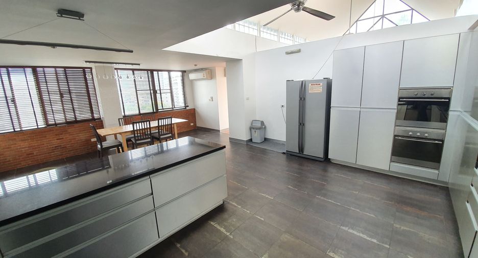 For rent 3 bedrooms condo in Watthana, Bangkok