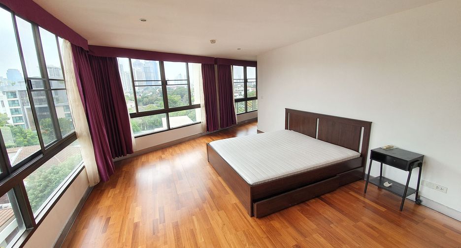 For rent 3 bedrooms condo in Watthana, Bangkok