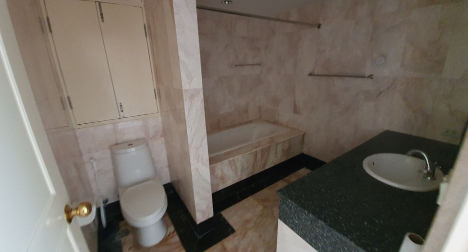 For rent 3 bedrooms condo in Watthana, Bangkok