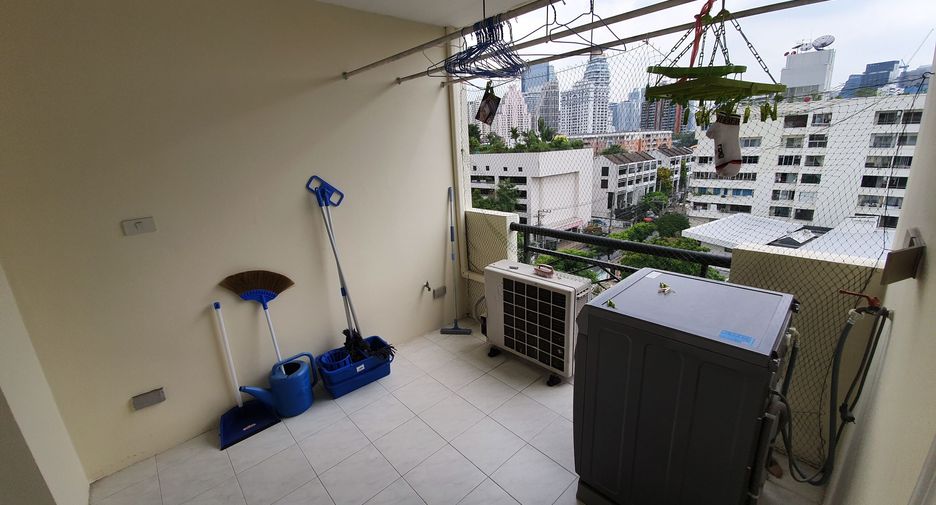 For rent 3 bedrooms condo in Watthana, Bangkok