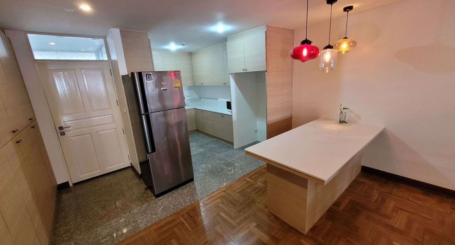 For rent 2 bedrooms condo in Khlong Toei, Bangkok