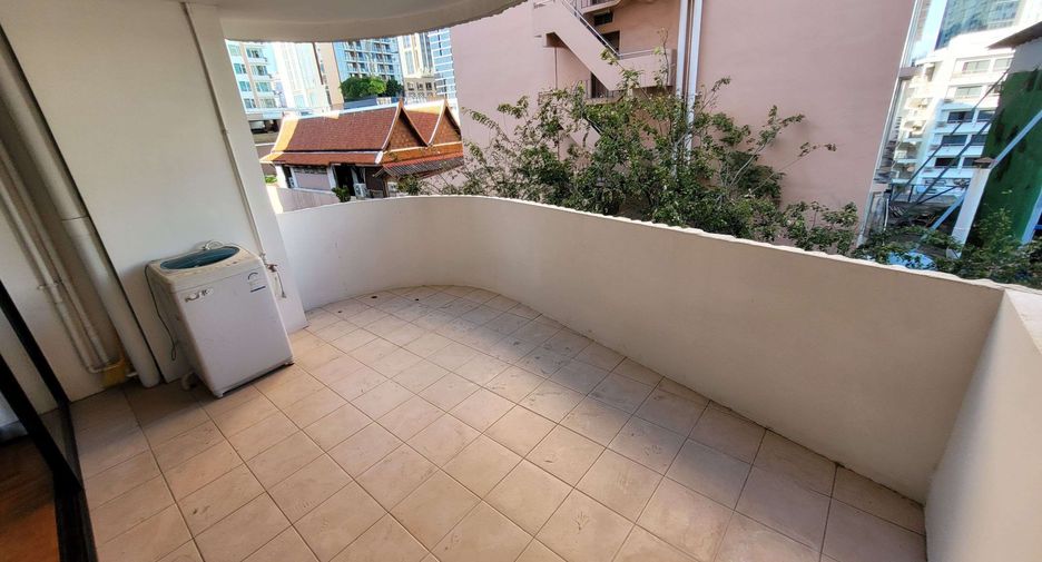 For rent 2 bedrooms condo in Khlong Toei, Bangkok