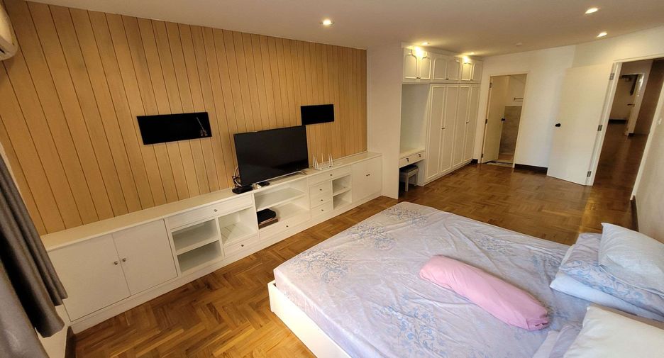 For rent 2 bedrooms condo in Khlong Toei, Bangkok