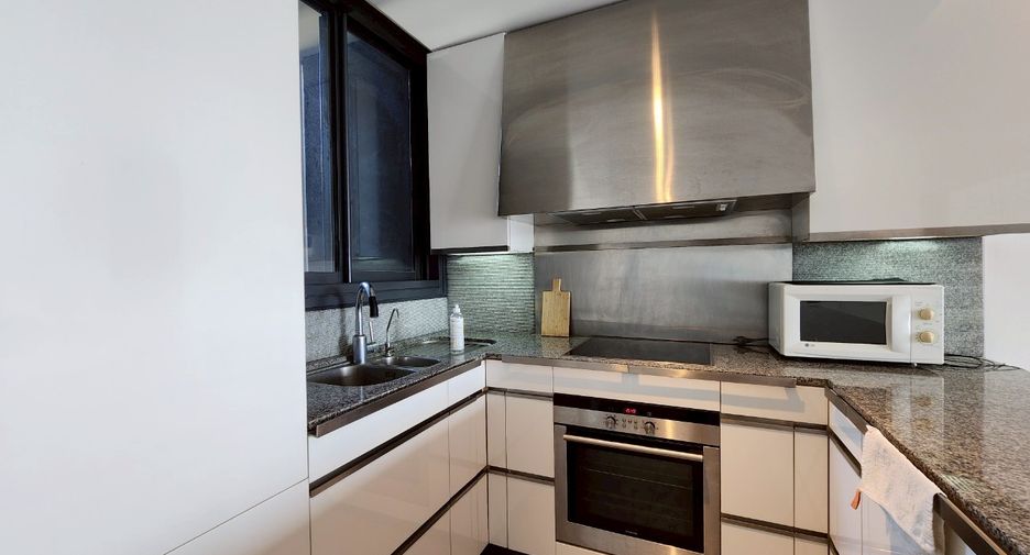 For rent 2 bedrooms condo in Sathon, Bangkok