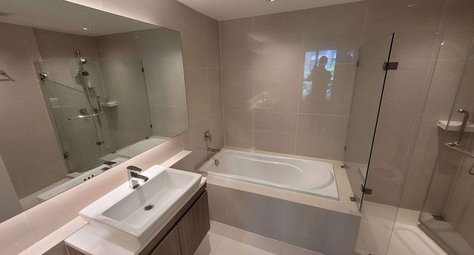 For rent 2 bedrooms condo in Khlong Toei, Bangkok