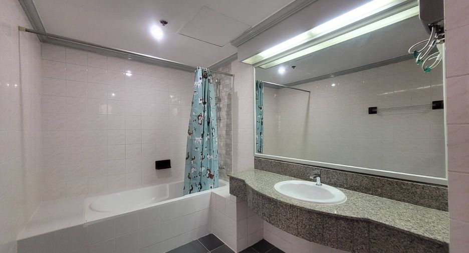 Wohnung zur Miete mit 3 Zimmer in Watthana, Bangkok
