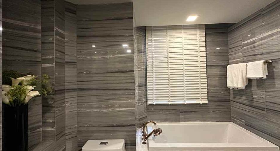 For rent 3 bedrooms condo in Watthana, Bangkok