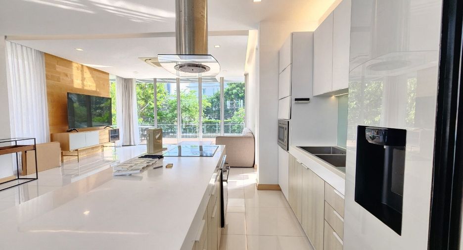 Casa en alquiler de 3 habitaciones en Huai Khwang, Bangkok