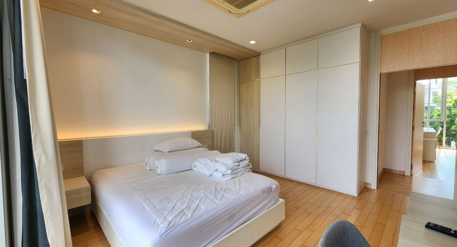 Casa en alquiler de 3 habitaciones en Huai Khwang, Bangkok