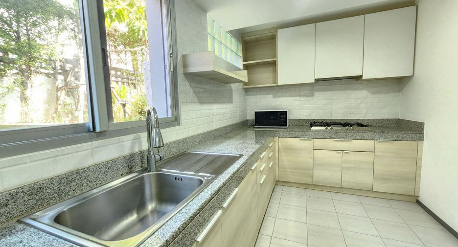 Casa en alquiler de 3 habitaciones en Huai Khwang, Bangkok