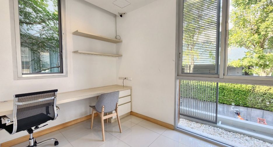 Casa en alquiler de 3 habitaciones en Huai Khwang, Bangkok