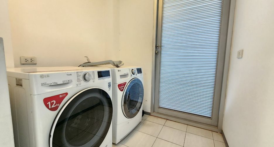 Casa en alquiler de 3 habitaciones en Huai Khwang, Bangkok