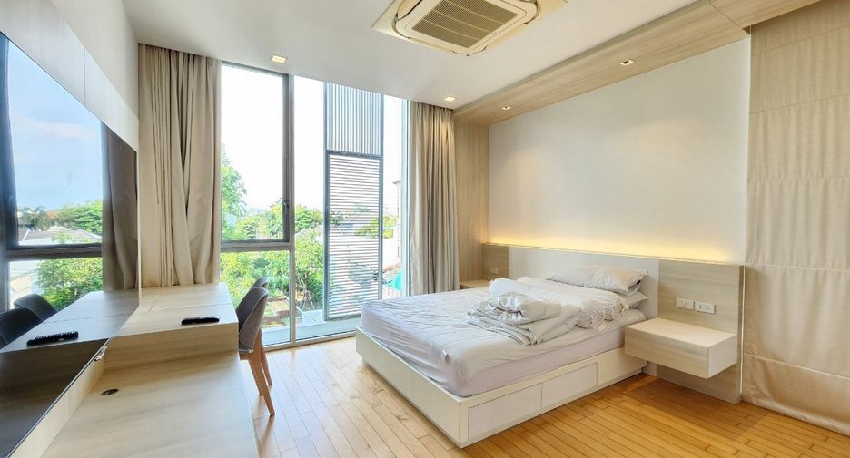 Casa en alquiler de 3 habitaciones en Huai Khwang, Bangkok