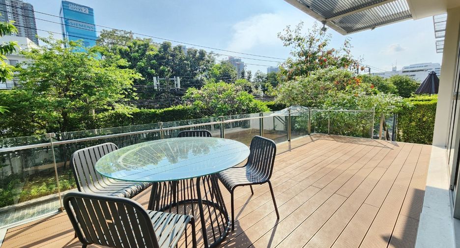 Casa en alquiler de 3 habitaciones en Huai Khwang, Bangkok