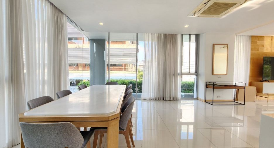 Casa en alquiler de 3 habitaciones en Huai Khwang, Bangkok