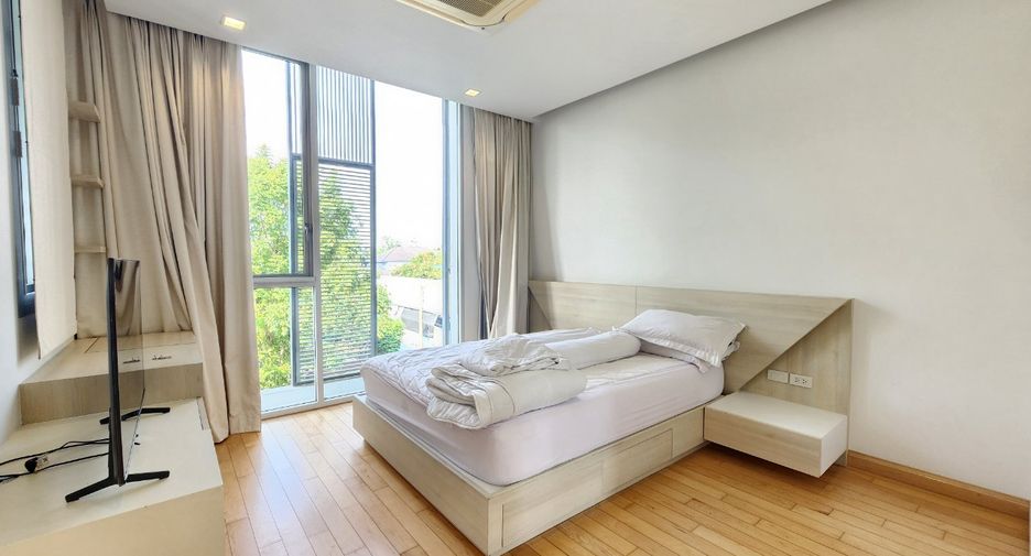 Casa en alquiler de 3 habitaciones en Huai Khwang, Bangkok
