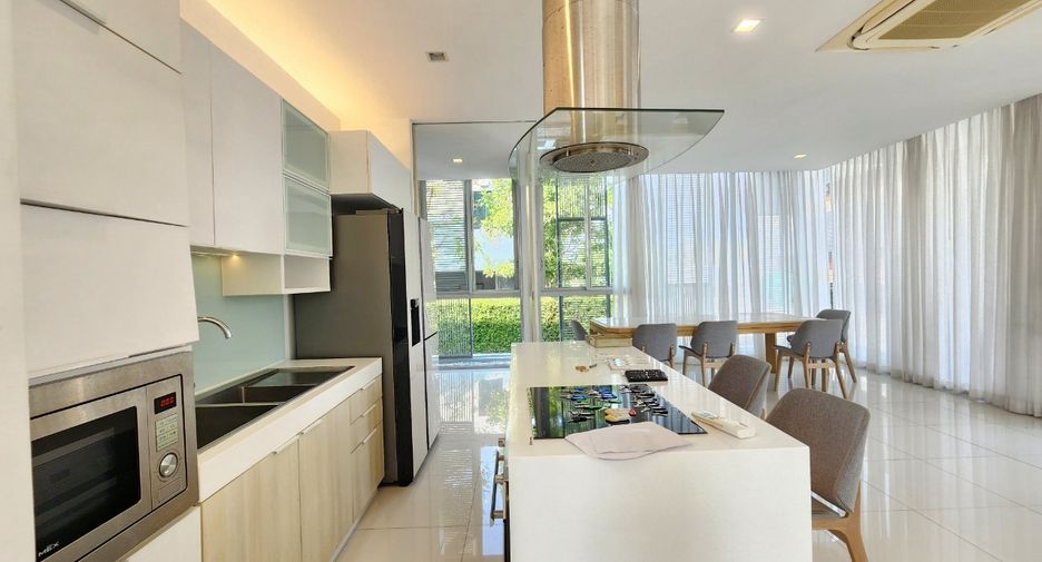 Casa en alquiler de 3 habitaciones en Huai Khwang, Bangkok