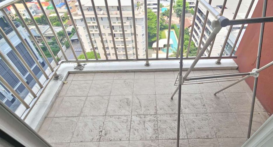 For rent 2 bedrooms condo in Khlong Toei, Bangkok