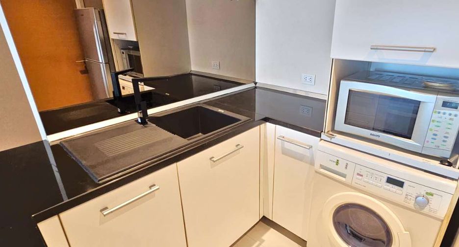 For rent 2 bedrooms condo in Khlong Toei, Bangkok