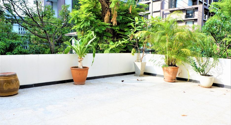Condo en alquiler de 3 habitaciones en Sathon, Bangkok