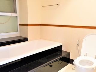 Condo en alquiler de 3 habitaciones en Sathon, Bangkok
