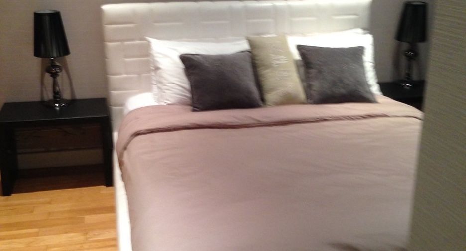 For rent 3 bedrooms condo in Khlong Toei, Bangkok