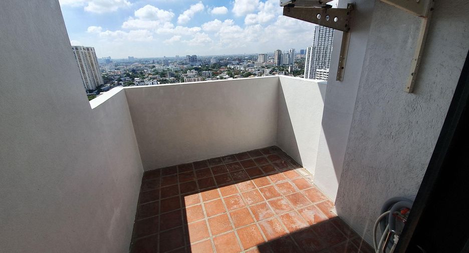 For rent 2 bedrooms condo in Watthana, Bangkok