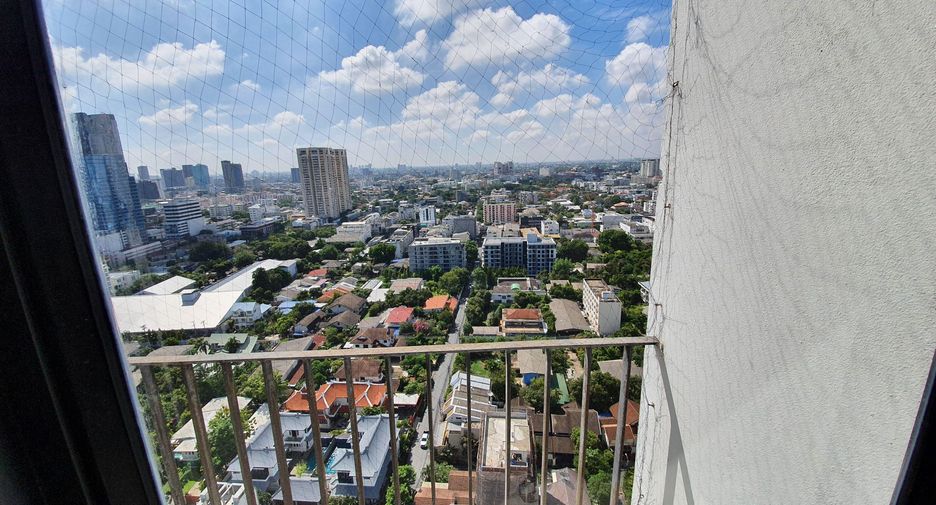 For rent 2 bedrooms condo in Watthana, Bangkok