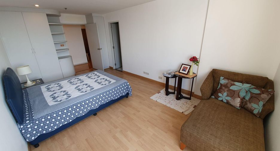 For rent 2 bedrooms condo in Watthana, Bangkok