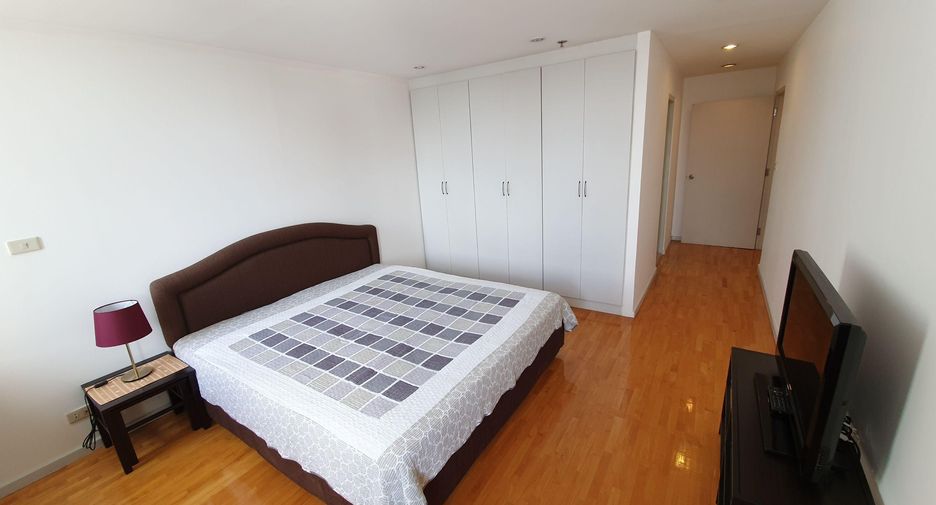For rent 2 bedrooms condo in Watthana, Bangkok