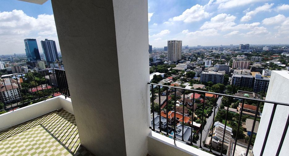 For rent 2 bedrooms condo in Watthana, Bangkok
