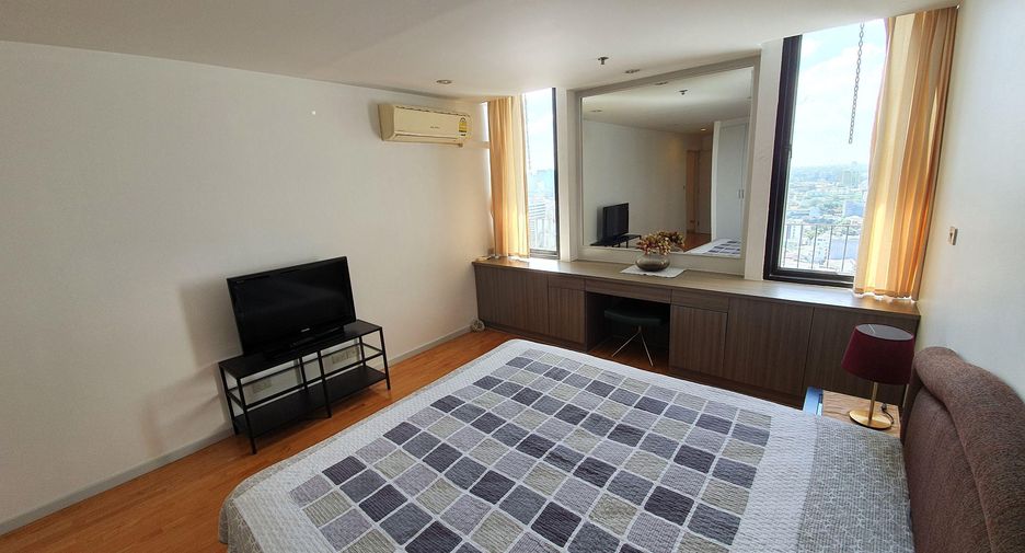 For rent 2 bedrooms condo in Watthana, Bangkok