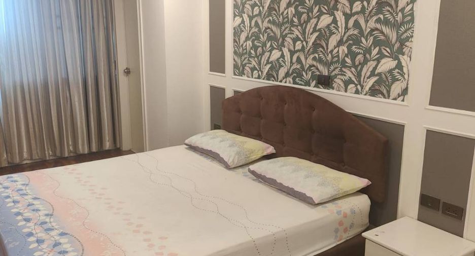 For rent 3 bedrooms condo in Watthana, Bangkok