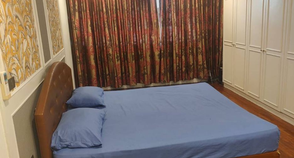 For rent 3 bedrooms condo in Watthana, Bangkok