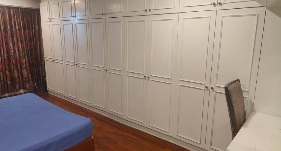 For rent 3 bedrooms condo in Watthana, Bangkok