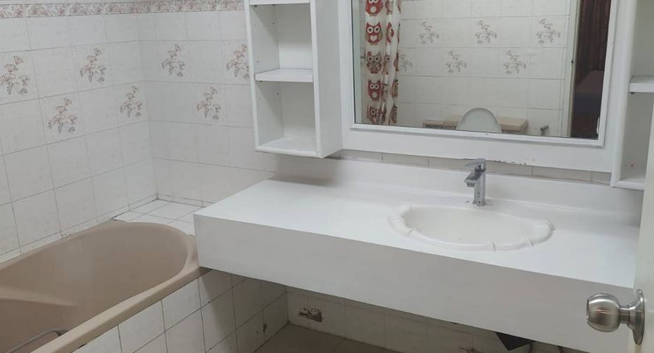 For rent 3 bedrooms condo in Watthana, Bangkok